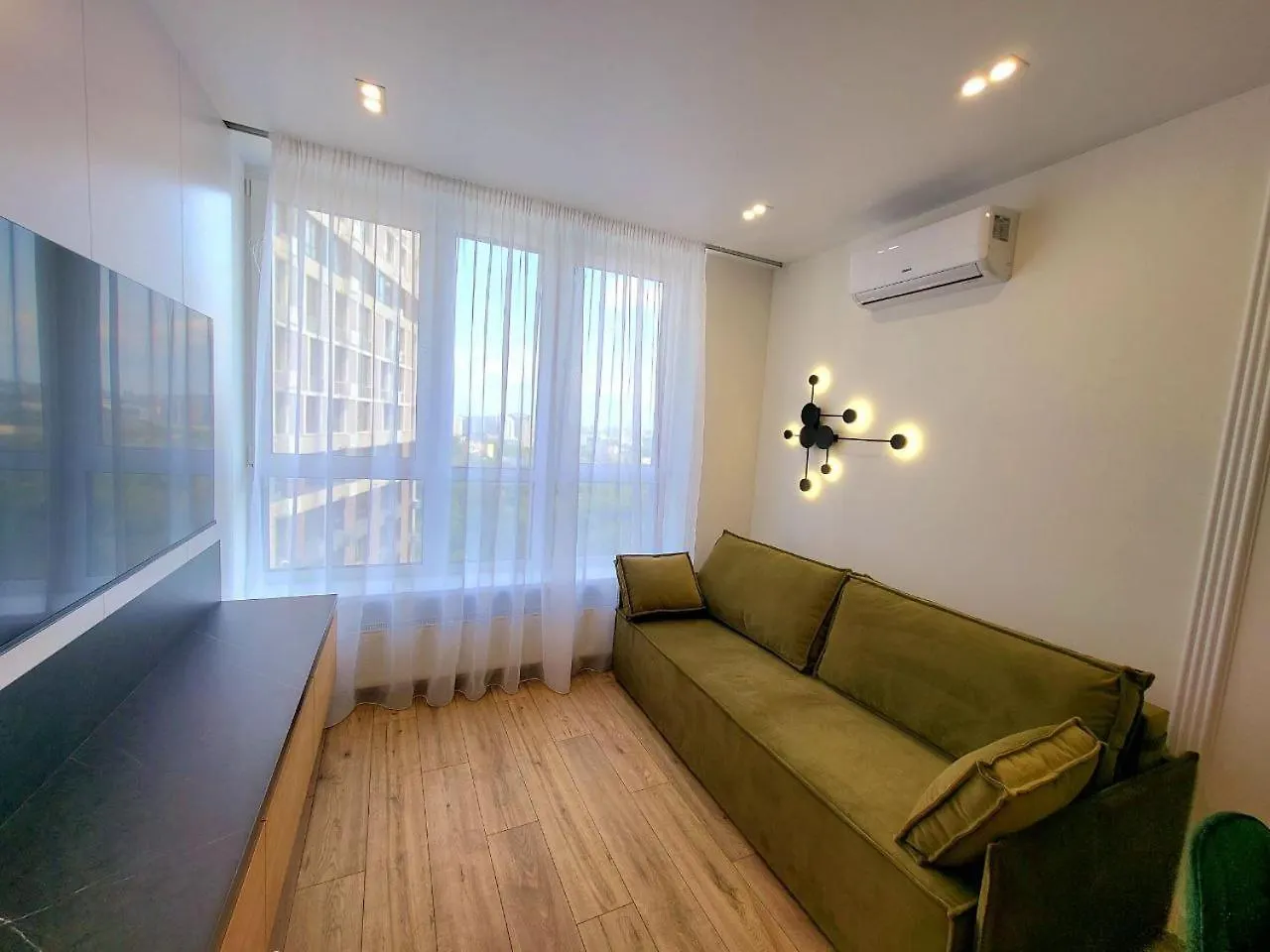 Petrovdom Apartments 21-121 In Rc Poetika 25E Degtyarivska Street, Building 3, First Collection 基輔 乌克兰